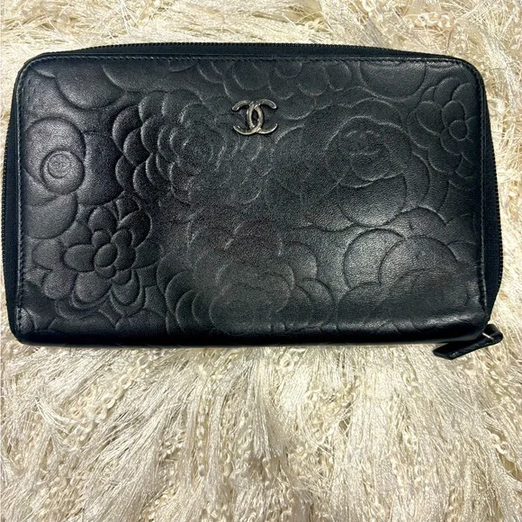 EUC Authentic Chanel Camellia Zip Wallet - Picture 1 of 7